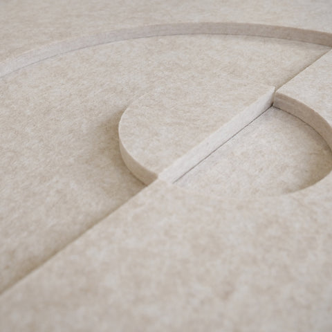 maeven art maya VI 3d kollektion farbe beige mockup akustikplatte filz design kollektion akustische fliesen kappe filz schallabsorption schalldämpfung