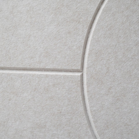 maeven art Sade IV closeup Kollektion Farbe beige Akustikpaneel Filz Design Kollektion Akustikfliese Kappe Filz Schallabsorption Schalldämmung