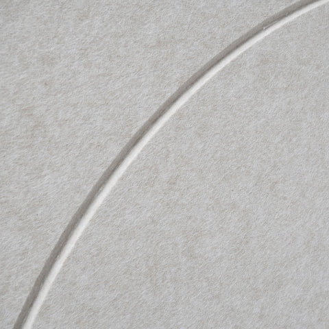 maeven art Sade II closeup Kollektion Farbe beige Akustikpaneel Filz Design Kollektion Akustikfliese Kappe Filz Schallabsorption schallabsorbierend