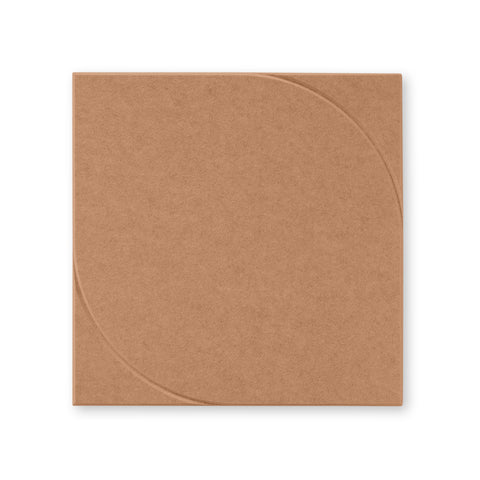 Sadé V | Akoestisch Wandpaneel 50x50cm – Zelfklevend PET Vilt Maeven art cognac