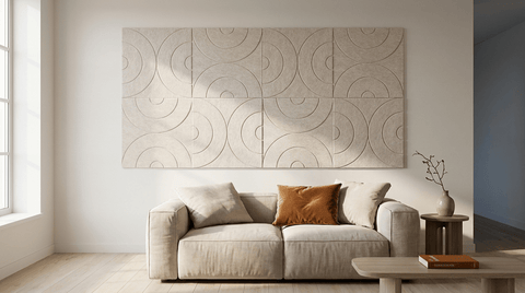 Acht keer dezelfde tegel, akoestische wand van 8 viltpanelen, samen 200 bij 100 cm, in een woonkamer