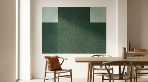 Deco in twee tinten groen, akoestische wand van 12 viltpanelen, samen 200 bij 150 cm, in een kantoor