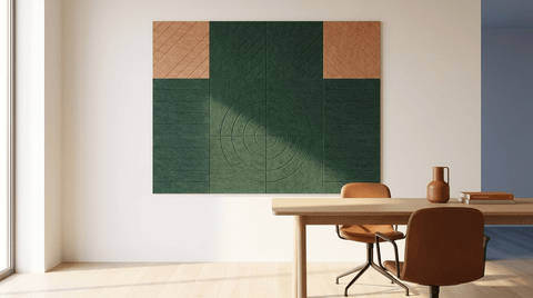 Een waaier van groen en goud, akoestische wand van 12 viltpanelen, samen 200 bij 150 cm, in een kantoor