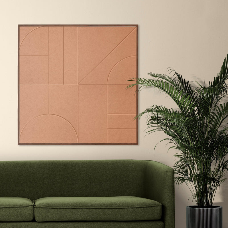 Emerald Abyss Akustikbilder Cognac – geometrisch-abstrakt – im Wohnzimmer neben einer Palme – 100 x 100 cm