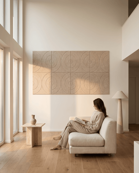 Maya II akoestische kunst in zand als sfeervolle wand in een woonkamer