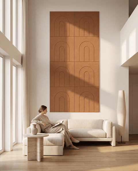 Maya IV akoestische kunst in cognac als sfeervolle wand in een woonkamer